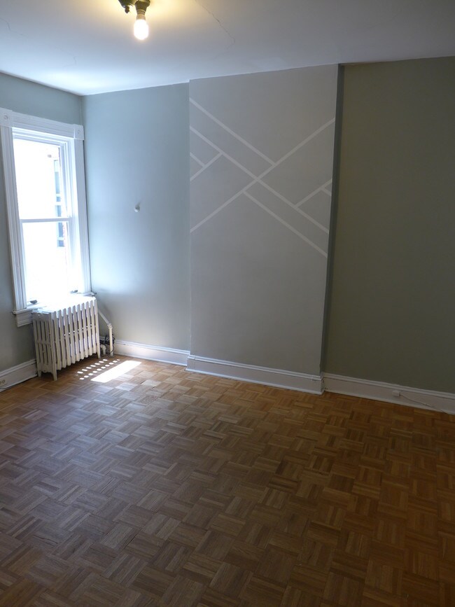 Building Photo - 2934 Huntingdon Ave