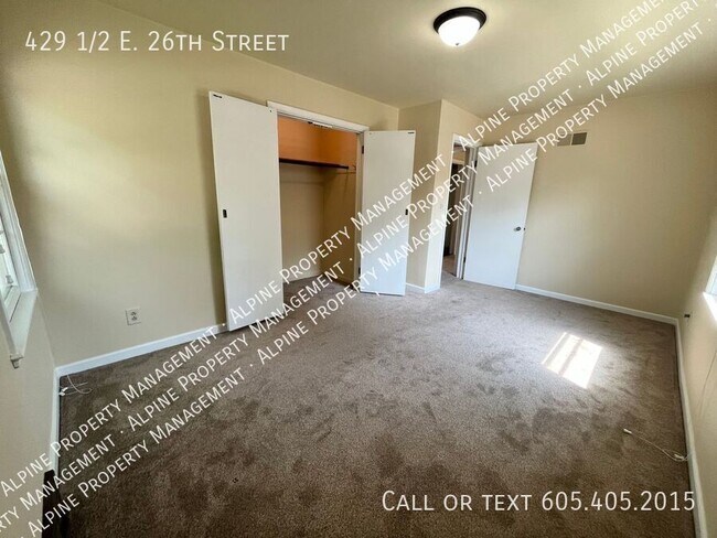 Building Photo - 429 1/2 E. 26th Street-