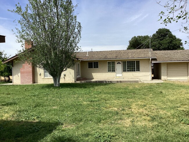 Building Photo - **NOW AVAILABLE!! COUNTRY HOME IN LOS BANOS