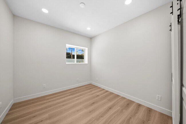 Building Photo - 2333 Ridge View Dr