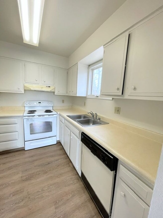 Building Photo - 3909 Malaspina Cir