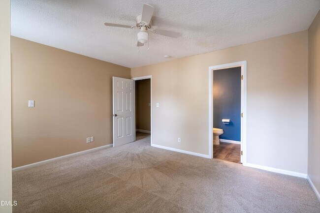 Building Photo - 5419 Sharpe Dr