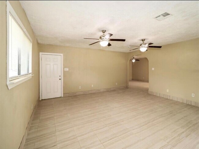 Building Photo - 501 Ladd St