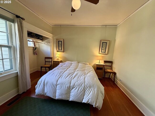 Building Photo - 1702 Cedar St