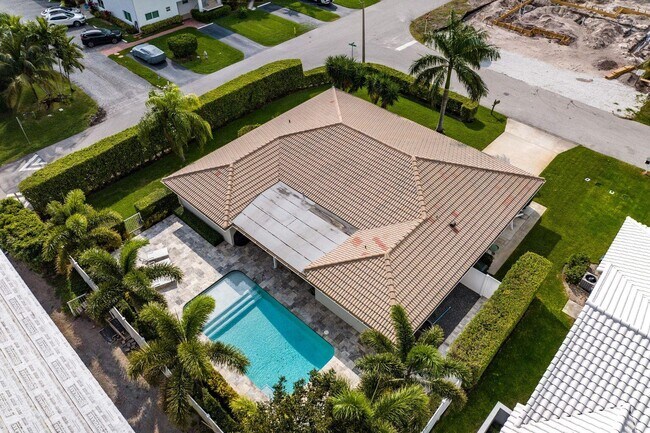 Building Photo - 899 Barcelona Dr