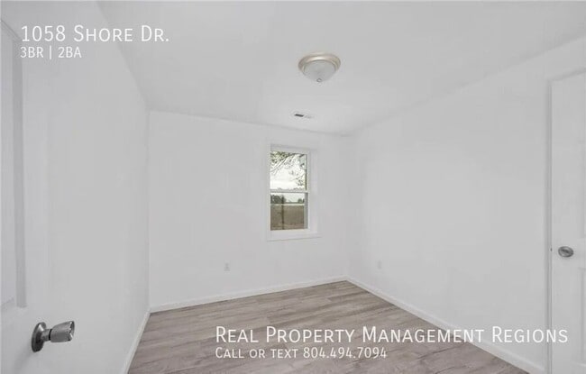 Building Photo - 1058 Shore Dr