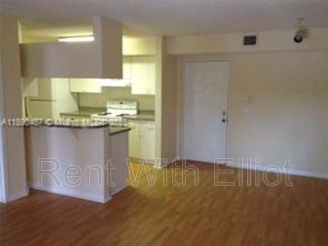 Building Photo - 470 S Park Rd