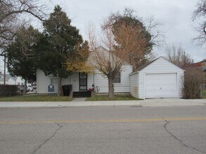 Building Photo - Downtown Bungalow w/Garage