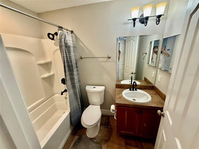 Building Photo - 2503 Aventurine St