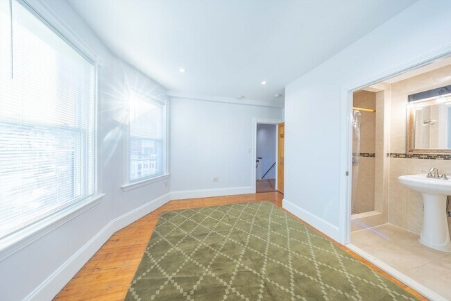 Building Photo - 7 Alcott St