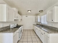Building Photo - 2042 E 19th St