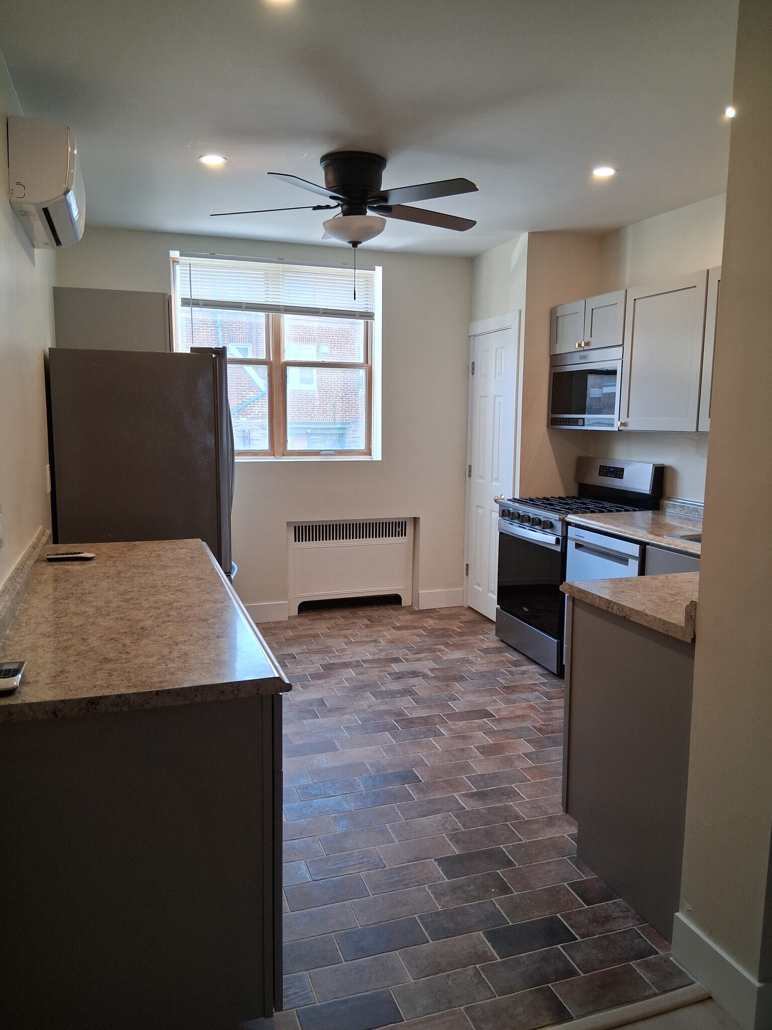 Building Photo - 6643 Sprague St