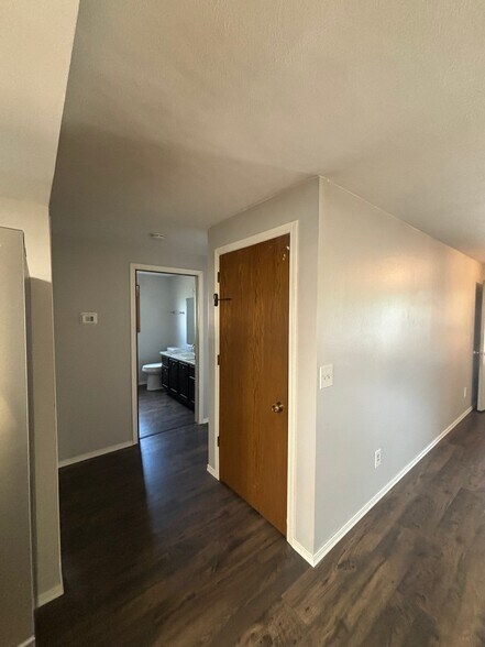 Building Photo - 2730 Aquarius Rd