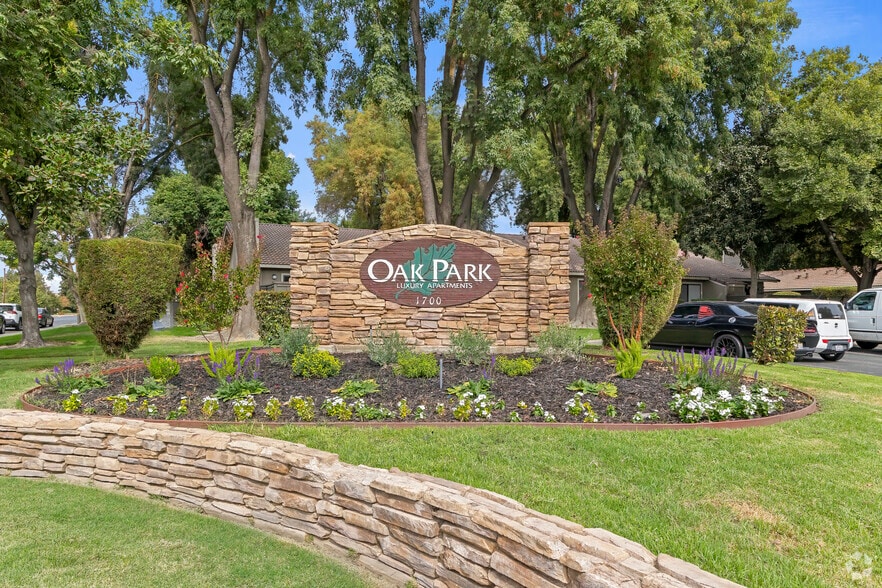 Primary Photo - Oak Park