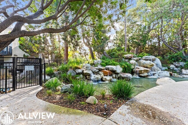 Building Photo - Beautifully Renovated 2-Bed, 2-Bath Home in a Gated Community!