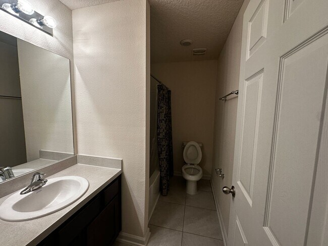 Building Photo - 832 Observatory Pkwy