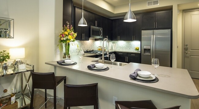 Building Photo - 54 Rainey St