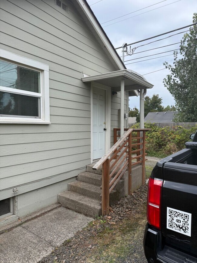 Building Photo - 1232 D St
