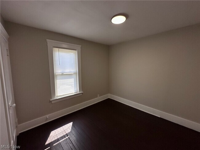 Building Photo - 484 Homer Ave