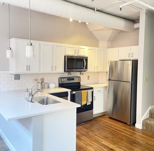 Beautiful Kitchen - The Bingham Apartment Homes