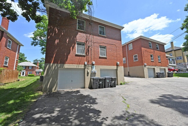 Building Photo - 27 Pleasant Ridge Ave