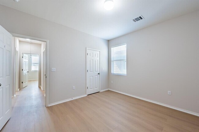 Building Photo - 1918 Tasmanian Tiger Trace