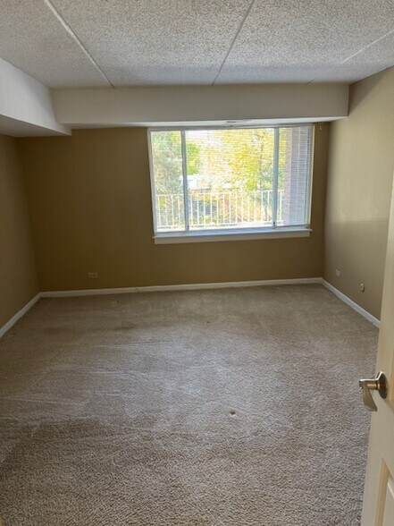 Building Photo - 1450 Plymouth Ln