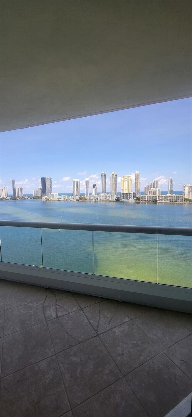 Building Photo - 2600 Island Blvd