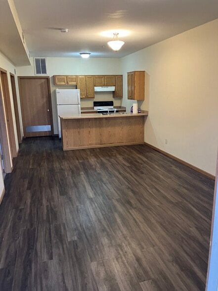 Open concept dining rm, kitchen, living rm - 1005 N Middle St