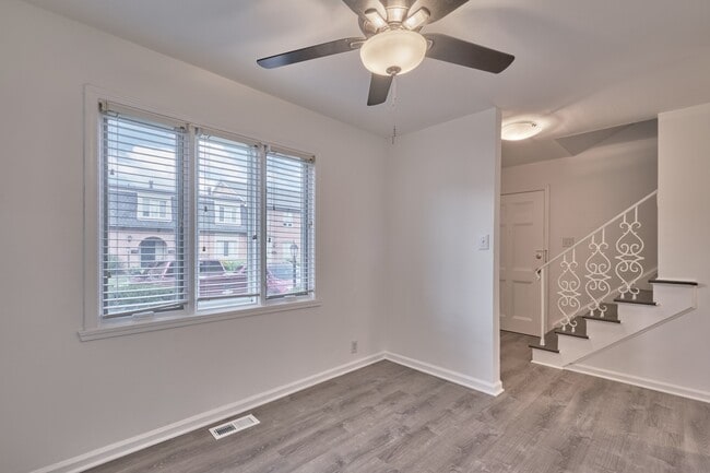 Building Photo - 8511 Canterbury Square W