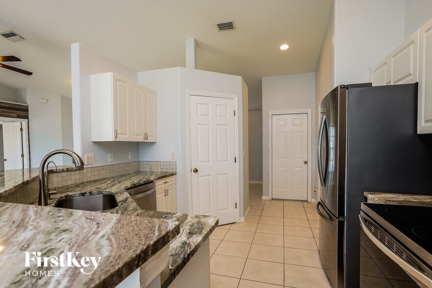 Building Photo - 1222 SW 15th St