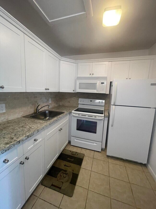 Building Photo - 474 Tilford V