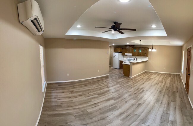 Building Photo - 2113 W Barcelona Ave