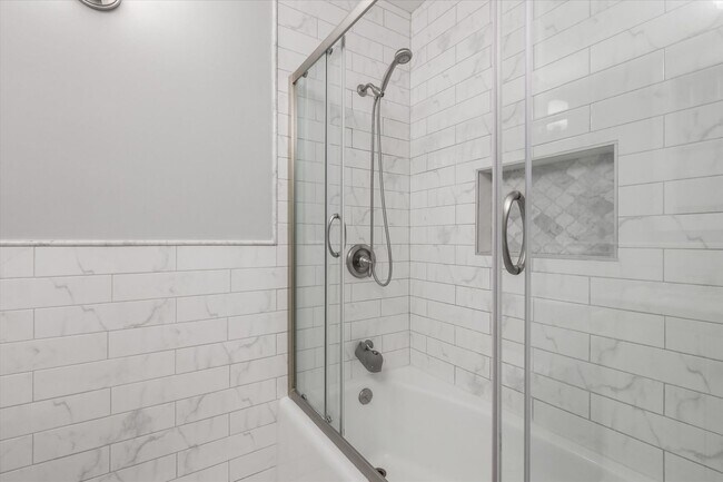 Building Photo - Mid-Century Home in Killearn Estates