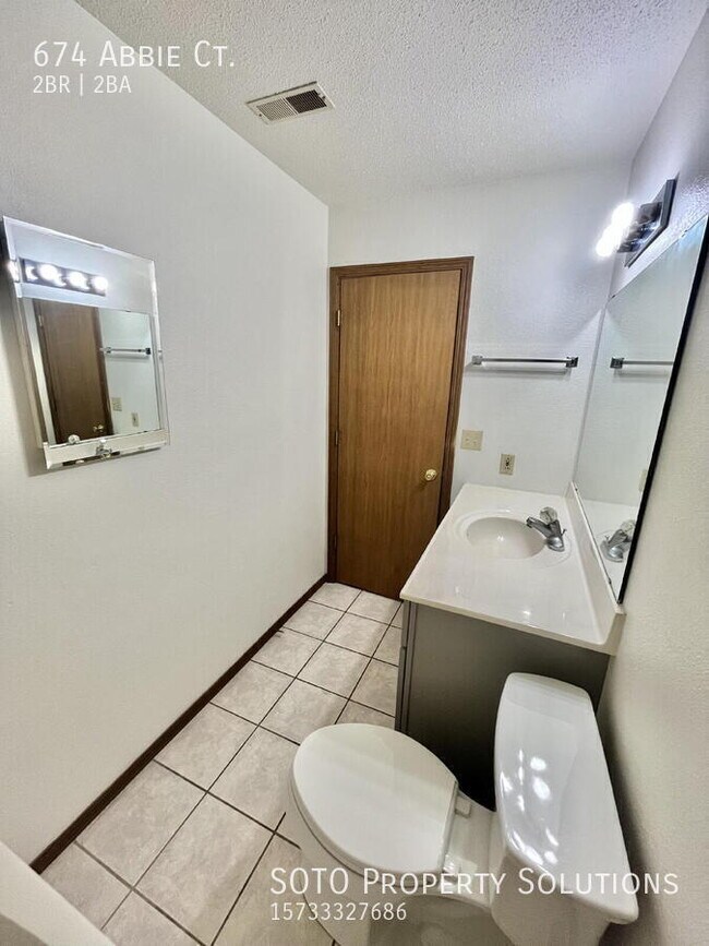 Building Photo - 674 Abbie Ct