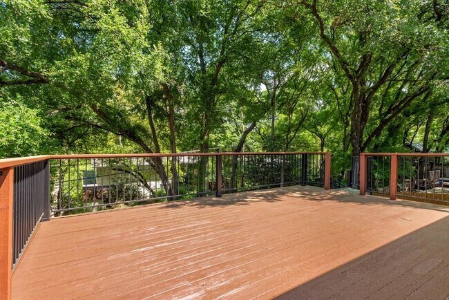 Building Photo - 1708 Fawn Dr