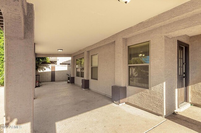 Building Photo - 9124 W Elm St