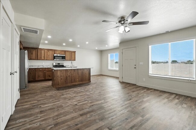 Building Photo - Eastside View Townhomes