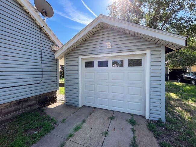 Building Photo - 2 Bed In Great Location