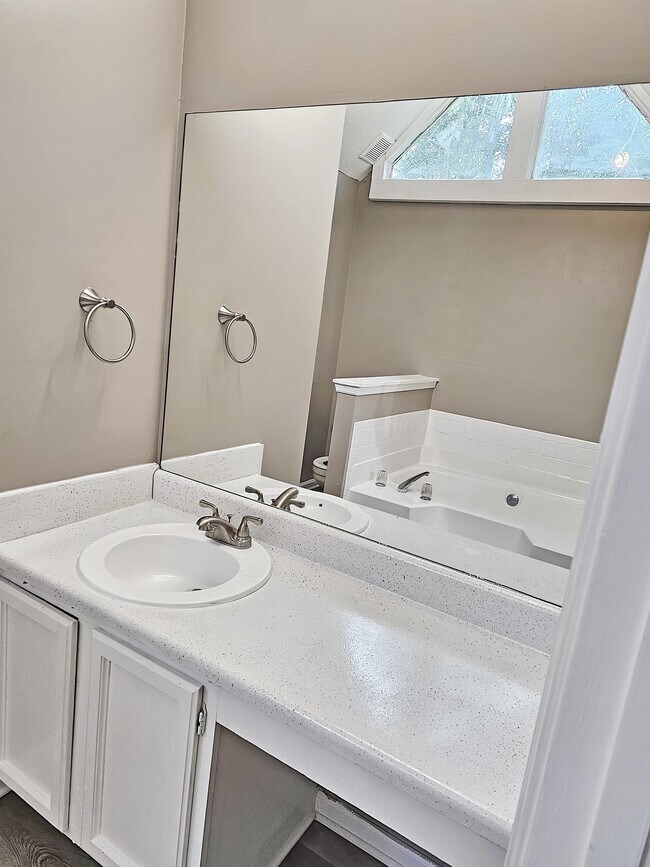Building Photo - 7819 Taylor Cir