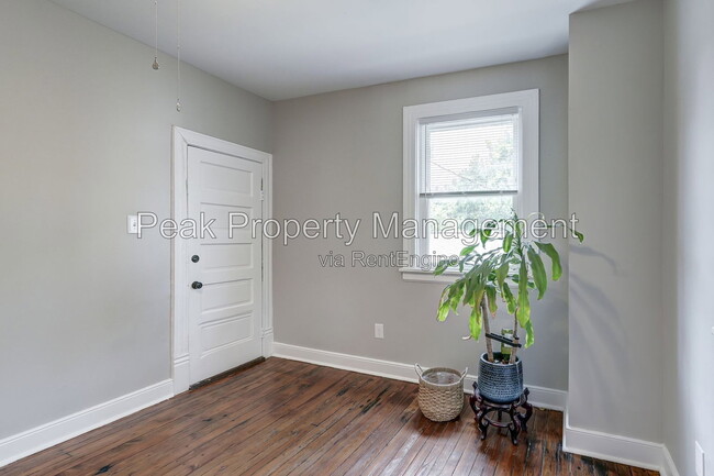 Building Photo - 3022 Groveland Ave