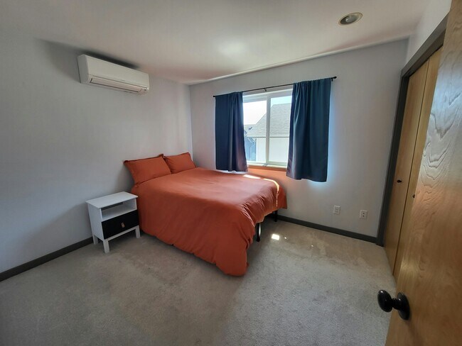 Building Photo - 4032 Pasadena Pl NE