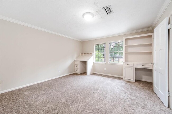 Building Photo - 10715 Elmdale Dr