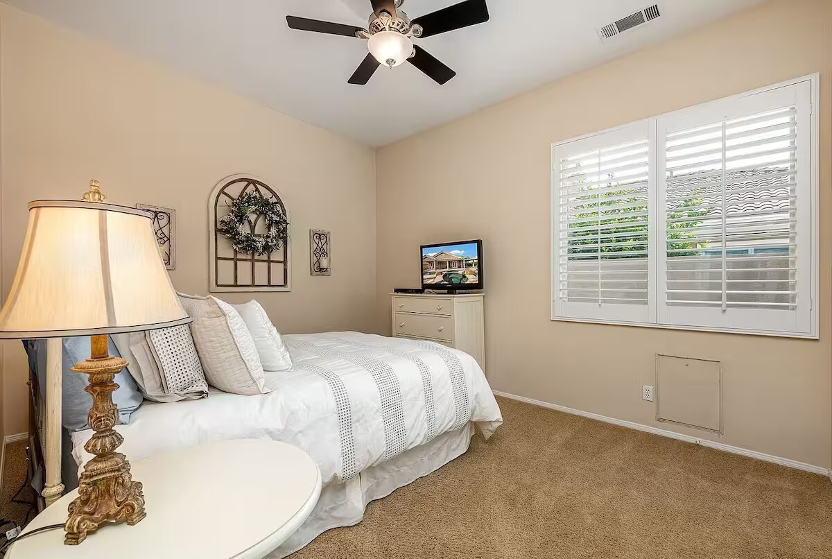3rd Guest Bedroom with walk-in closet - 49 Vista Mirage Way