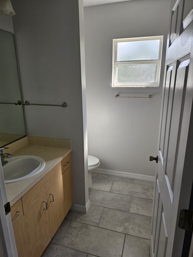 2nd full bathroom - 1125 N Carpenter Ave