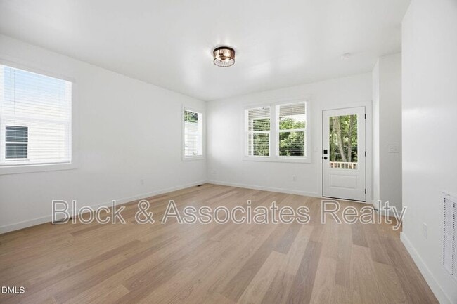 Building Photo - 2815 Wilcox Pl