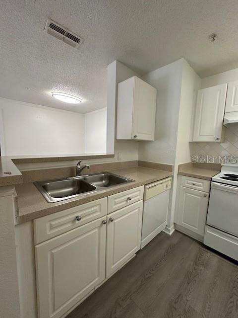 Building Photo - 18001 Richmond Pl Dr