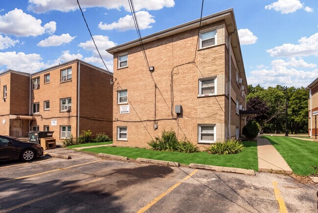 Building Photo - 2245 Des Plaines Ave