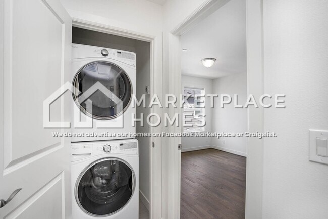 Building Photo - 23942 SE 45th Pl