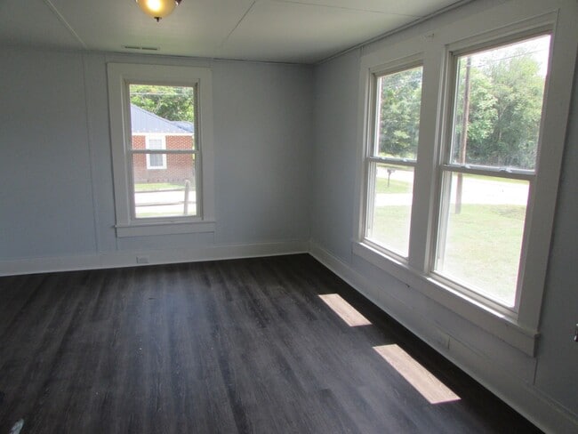 Building Photo - Charming 2 Bed/ 1 Bath Brick Ranch - Located in China Grove - Move in Ready - Large Lot